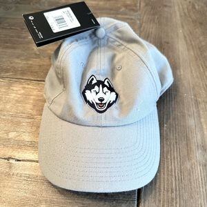 NWT women UConn hat